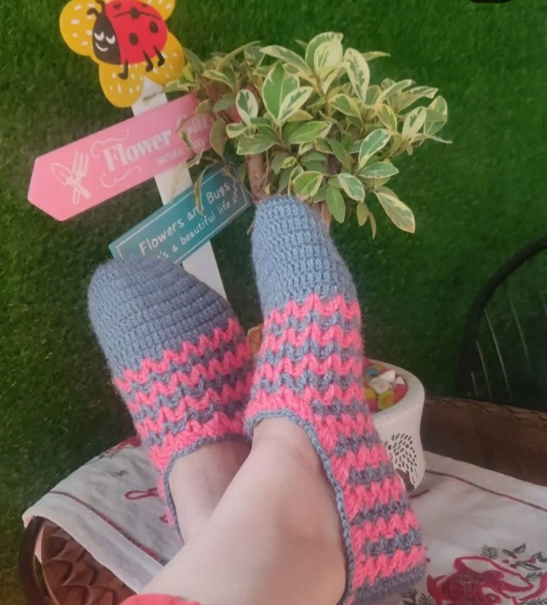 Ladies Socks & Knee Cap
